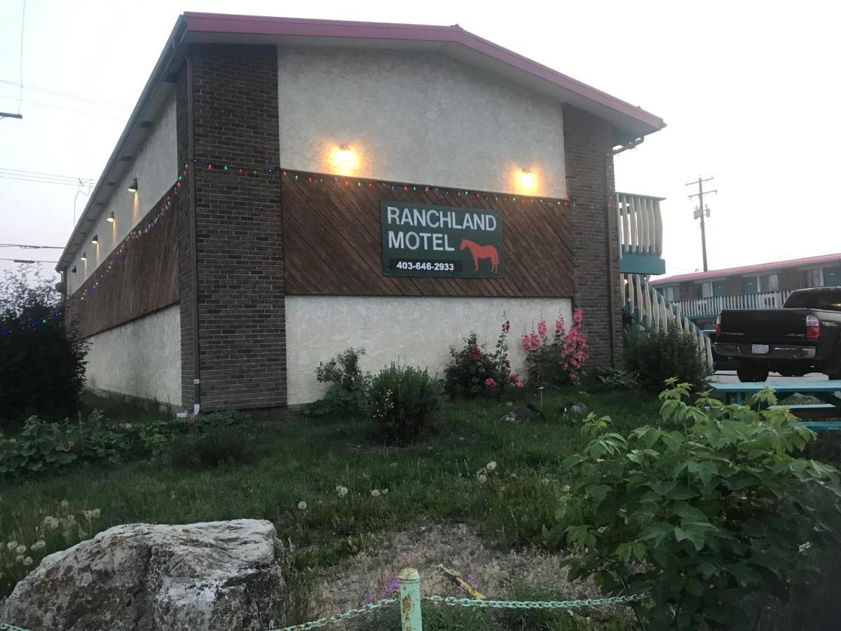 Ranchland Inn Nanton Exterior foto