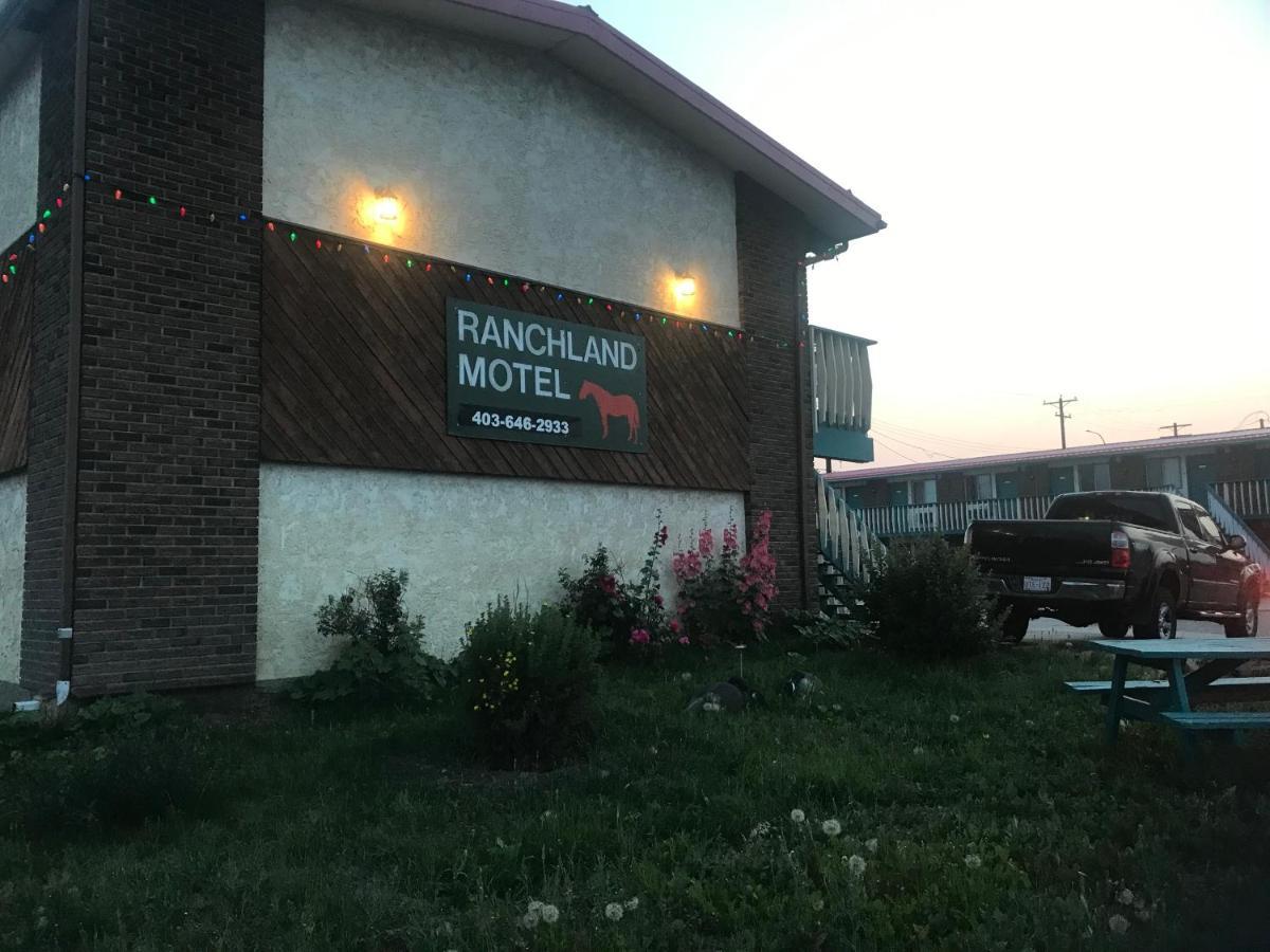 Ranchland Inn Nanton Exterior foto