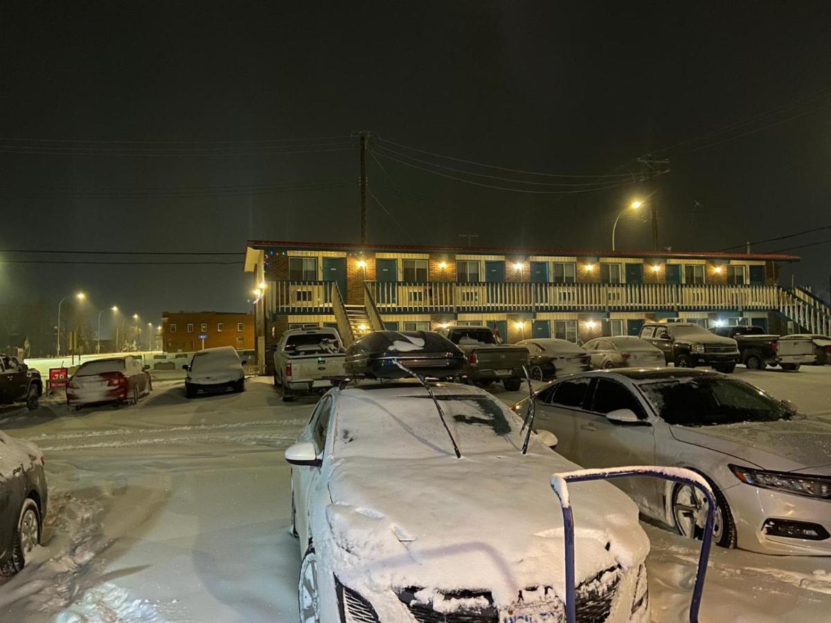 Ranchland Inn Nanton Exterior foto